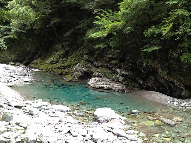 仁淀川上流の安居渓谷にある水晶淵