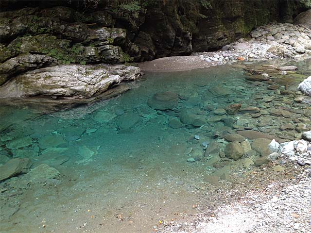 仁淀川上流の安居渓谷にある水晶淵